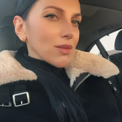 User Алена Анише avatar