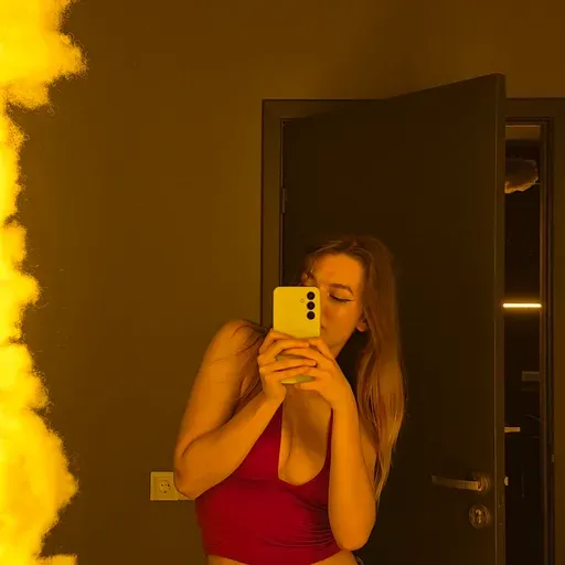 User Юлия   avatar