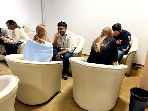 🔵 Любишь общаться и изучаешь англ? meeting main image