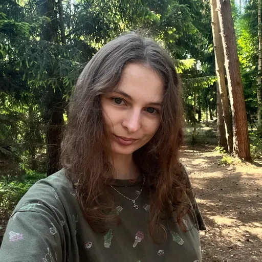 User Людмила   avatar