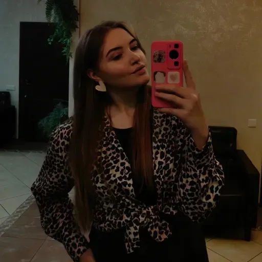 User Елена  Макась avatar