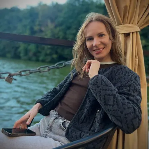 User Ирина  avatar