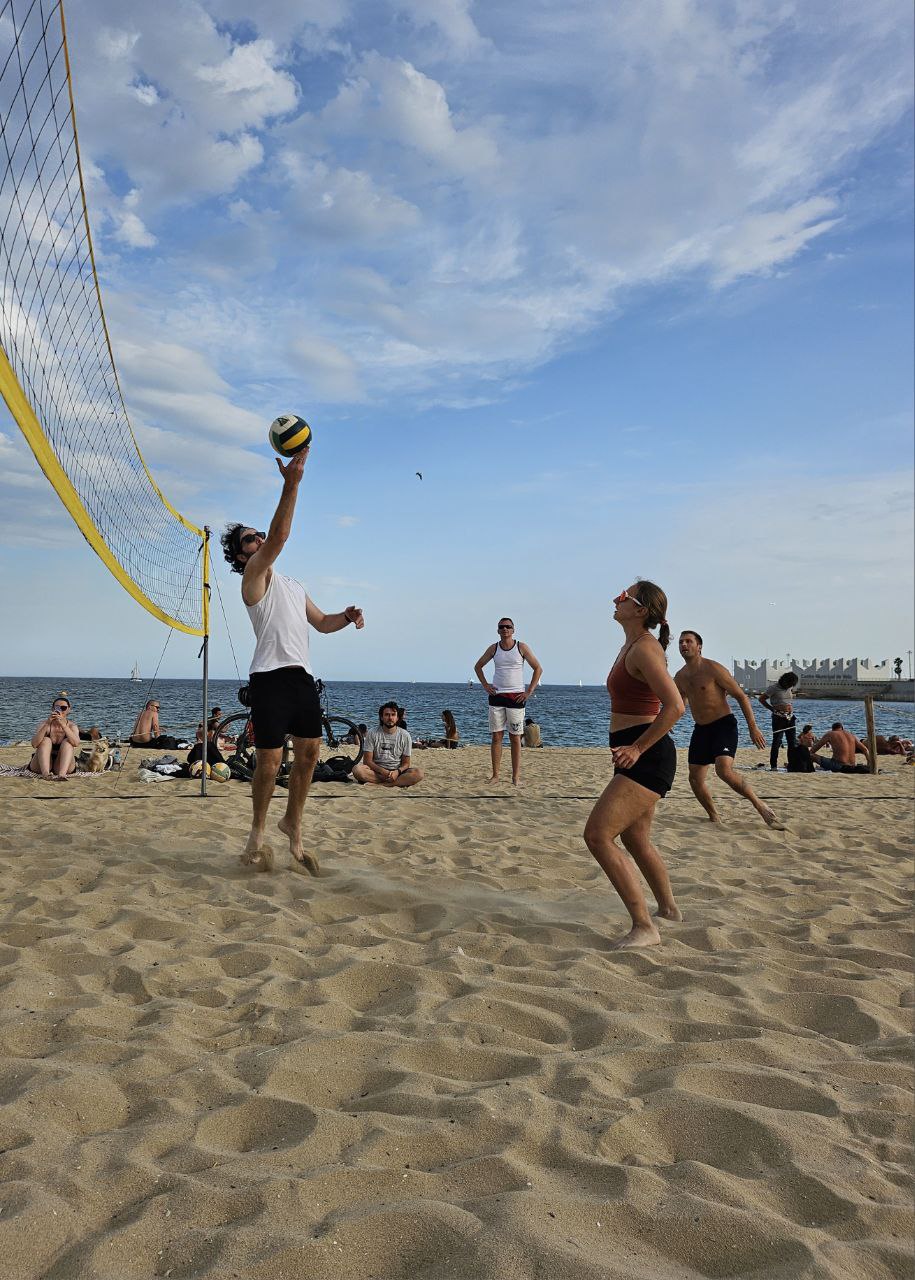 Пляжный волейбол meeting main image