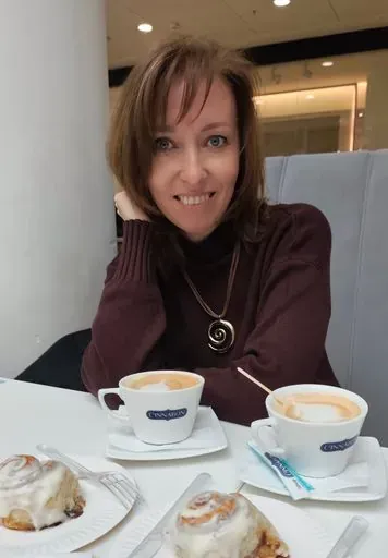 User Елена  avatar