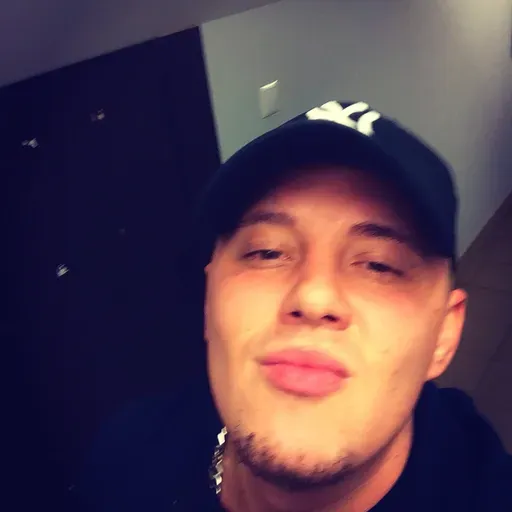 User Yan Yank avatar