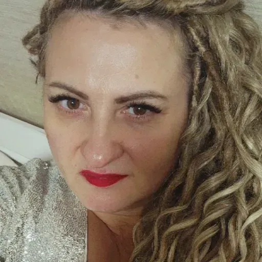 User Алена  avatar