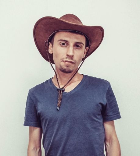 User Олег  avatar