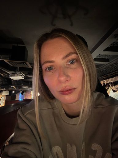 User Юлия  avatar