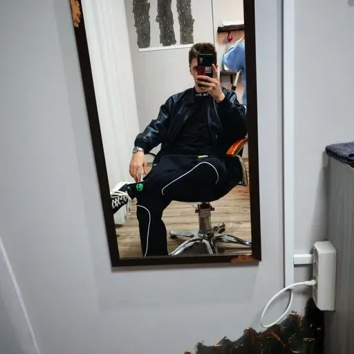 User Максим   avatar