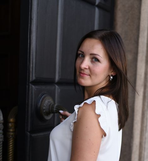 User Надежда  avatar