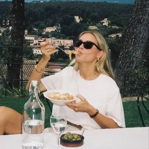 User Кристина  avatar