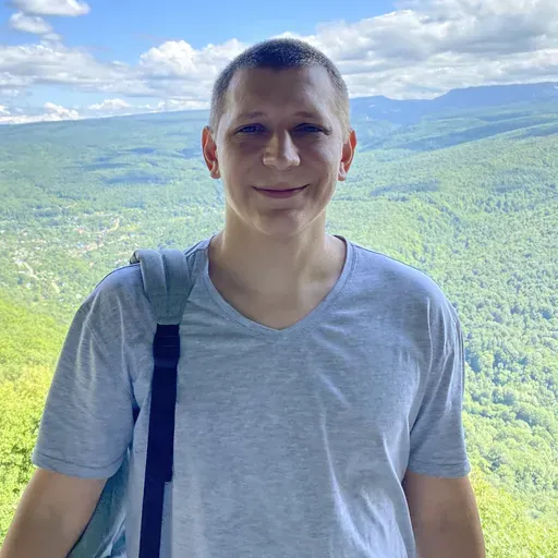 User Илья  avatar