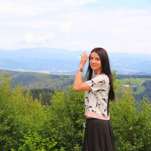 User Юлия  avatar