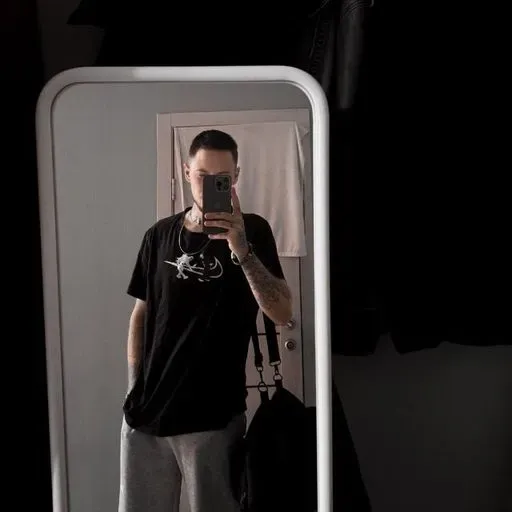 User Илья  avatar