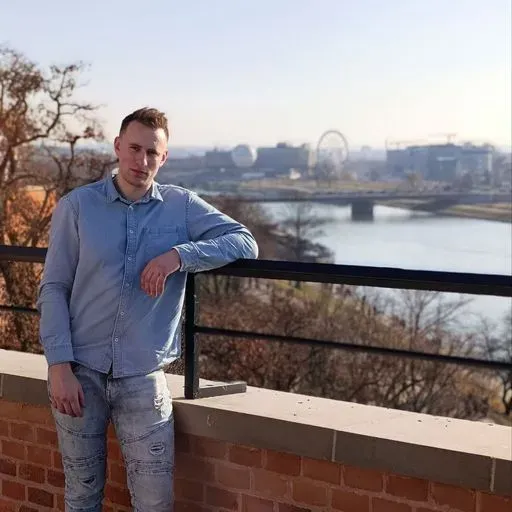 User Максим  Аверин  avatar