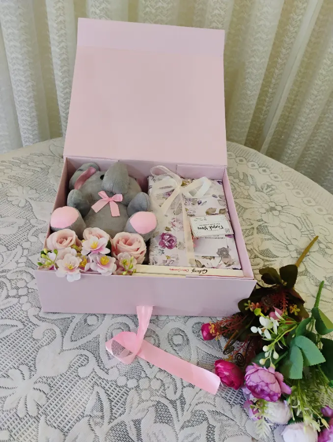 Pink hamper