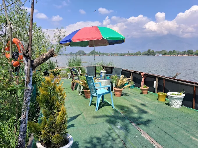 Lake House Palace