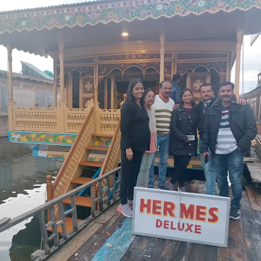RAAJ N RAAJ TOUR AND TRAVELS - Travel Agency in Kashmir, Photo 1
