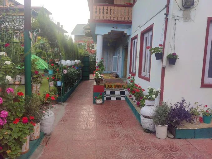 Lassa Bhat Guest House - Guest House in Kashmir