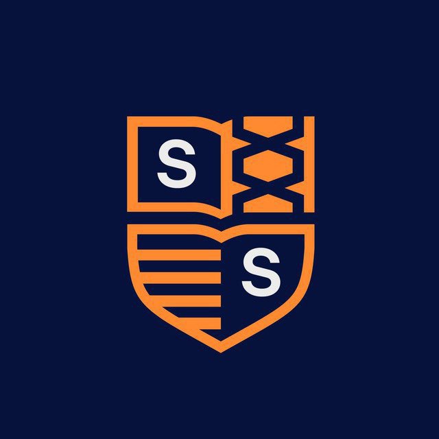 Seven School logosi