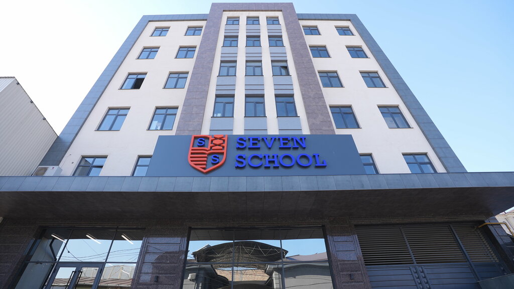 Seven School — rasm 1