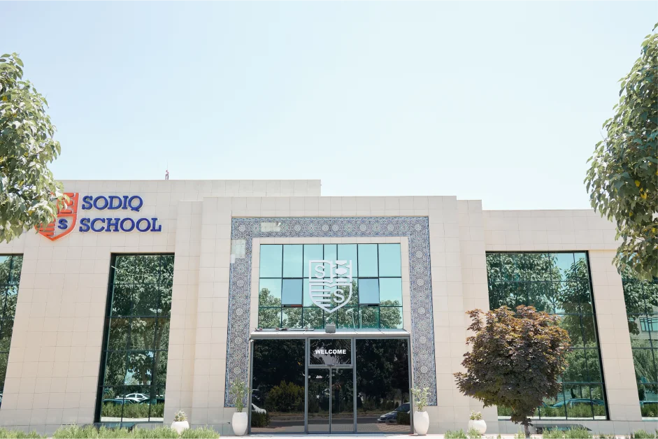 Sodiq School — rasm 1