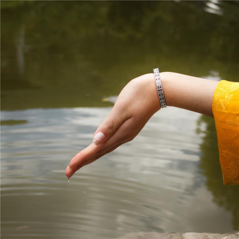 Endless Knot bangle, Silver, smaller 13.89g — view 3
