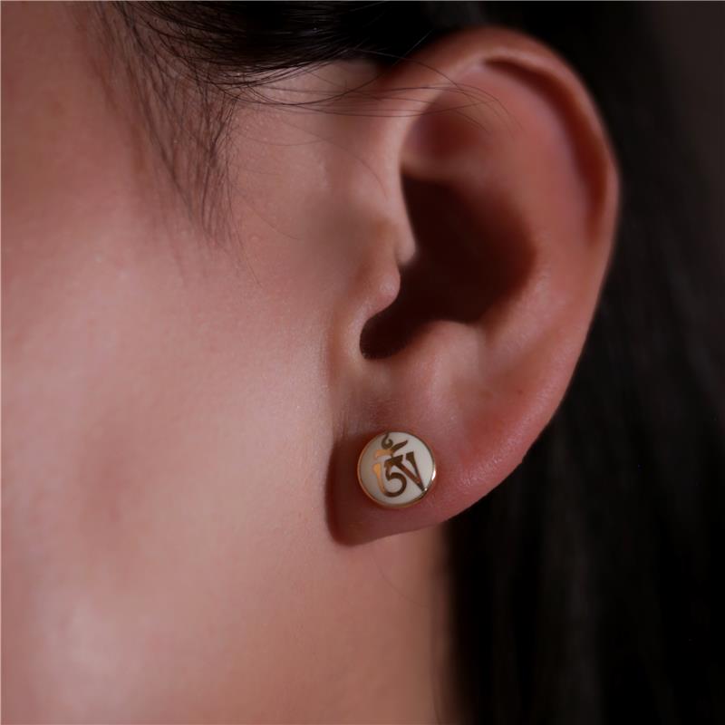 White Enamel OM syllable stud earrings 14K yellow gold, 1.95g