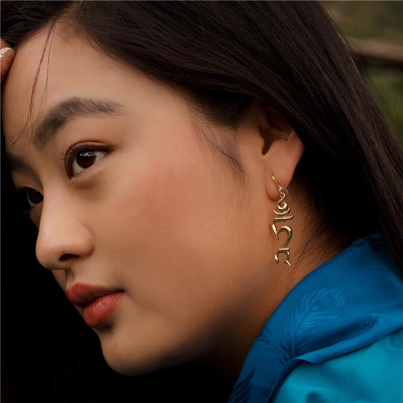 Tam Syllable earrings 18k gold, 9.39g — view 3
