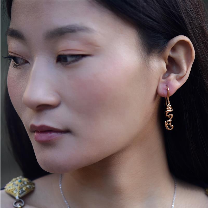Hung Syllable Earrings Gold Plated 3.35g