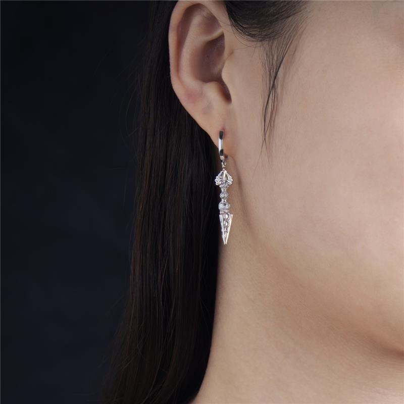 Phurba Earrings Smaller, Silver, clip 39mm