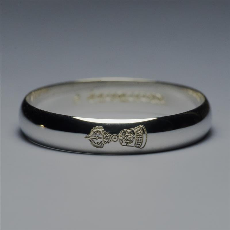Gold bands sizes 50-54, bell engravings, white 18k gold (Small sizes: 25,000, Medium: 27,000, Large: 30,000)
