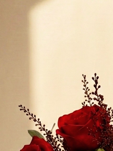 Crimson Kiss Bouquet - Image 4