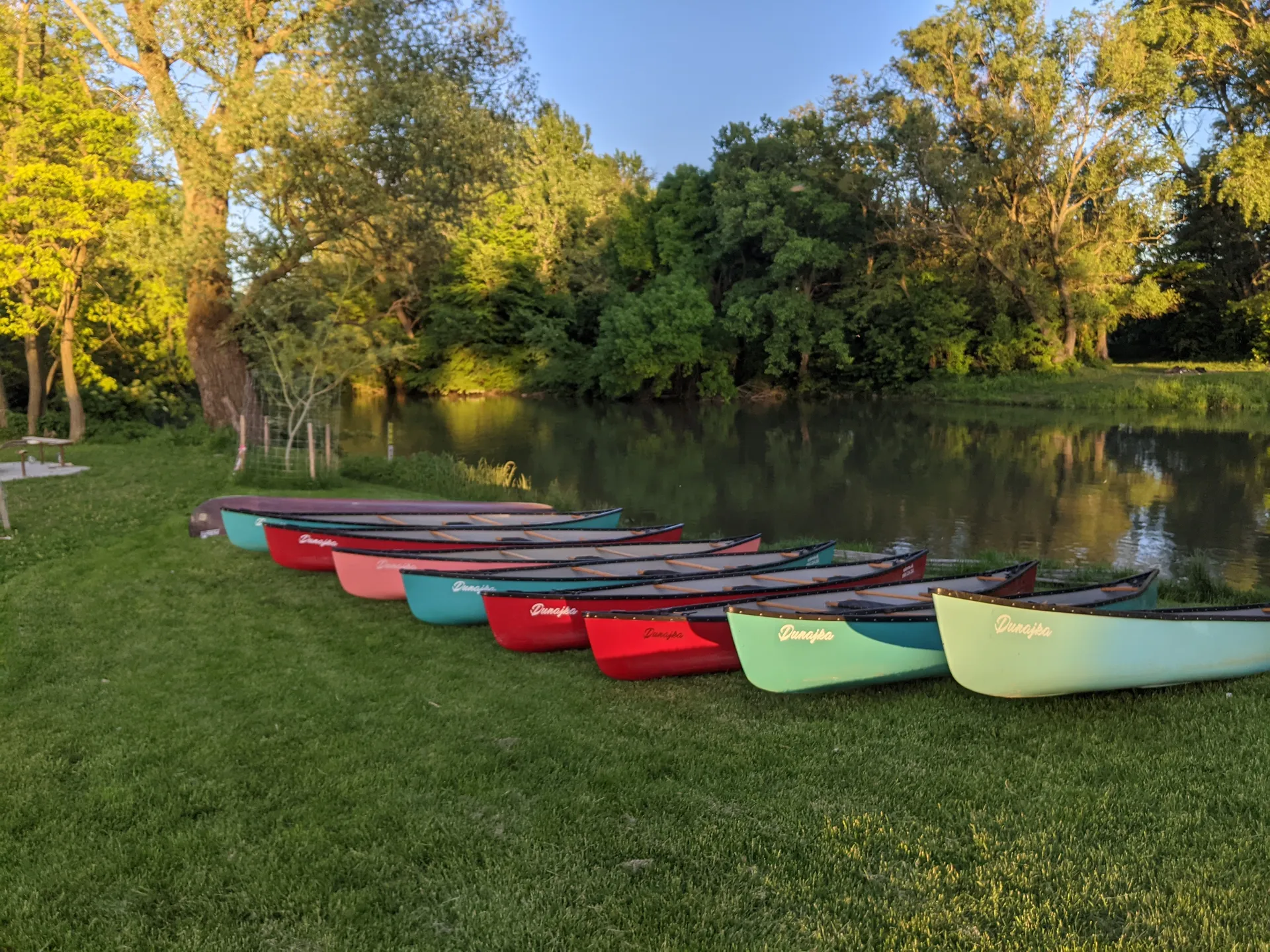 Splav Malého Dunaja s deťmi: Kompletný sprievodca pre rodinné dobrodružstvo
