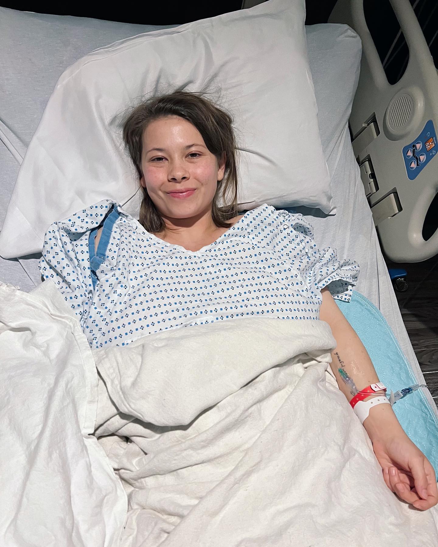 bindi-irwin-hospital-endometriosis