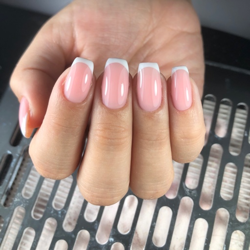 הפרופיל של שירה סימן טוב מנקוריסטית