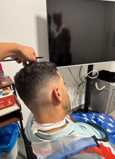 הפרופיל של elran barber.