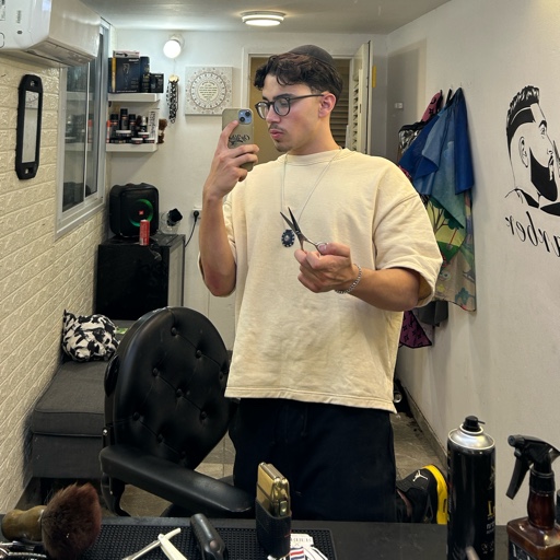 הפרופיל של Golden barber