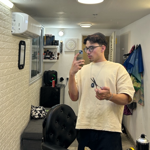 הפרופיל של Golden barber