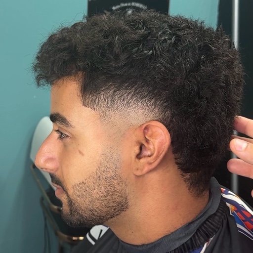 הפרופיל של המספרה של סהר