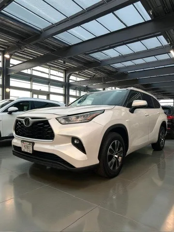 TOYOTA HIGHLANDER XLE 2022