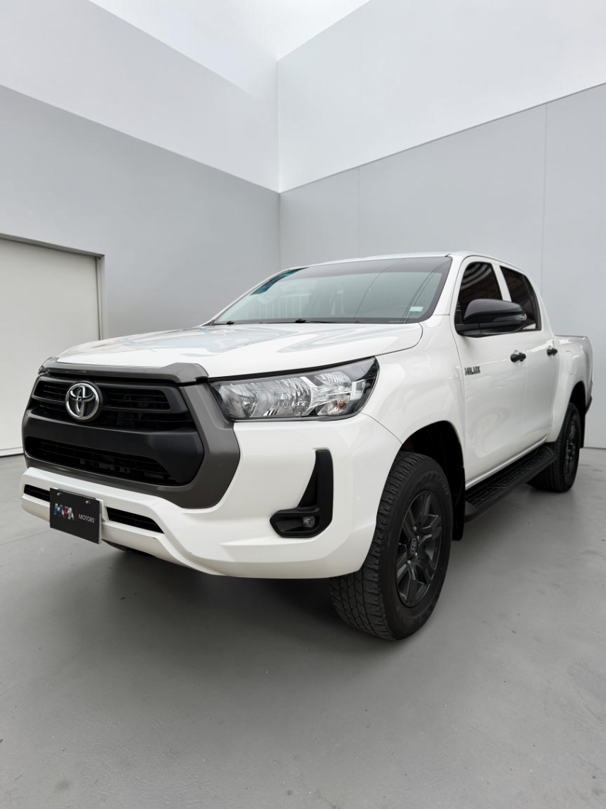 TOYOTA HILUX SR 2023 - Imagen 1
