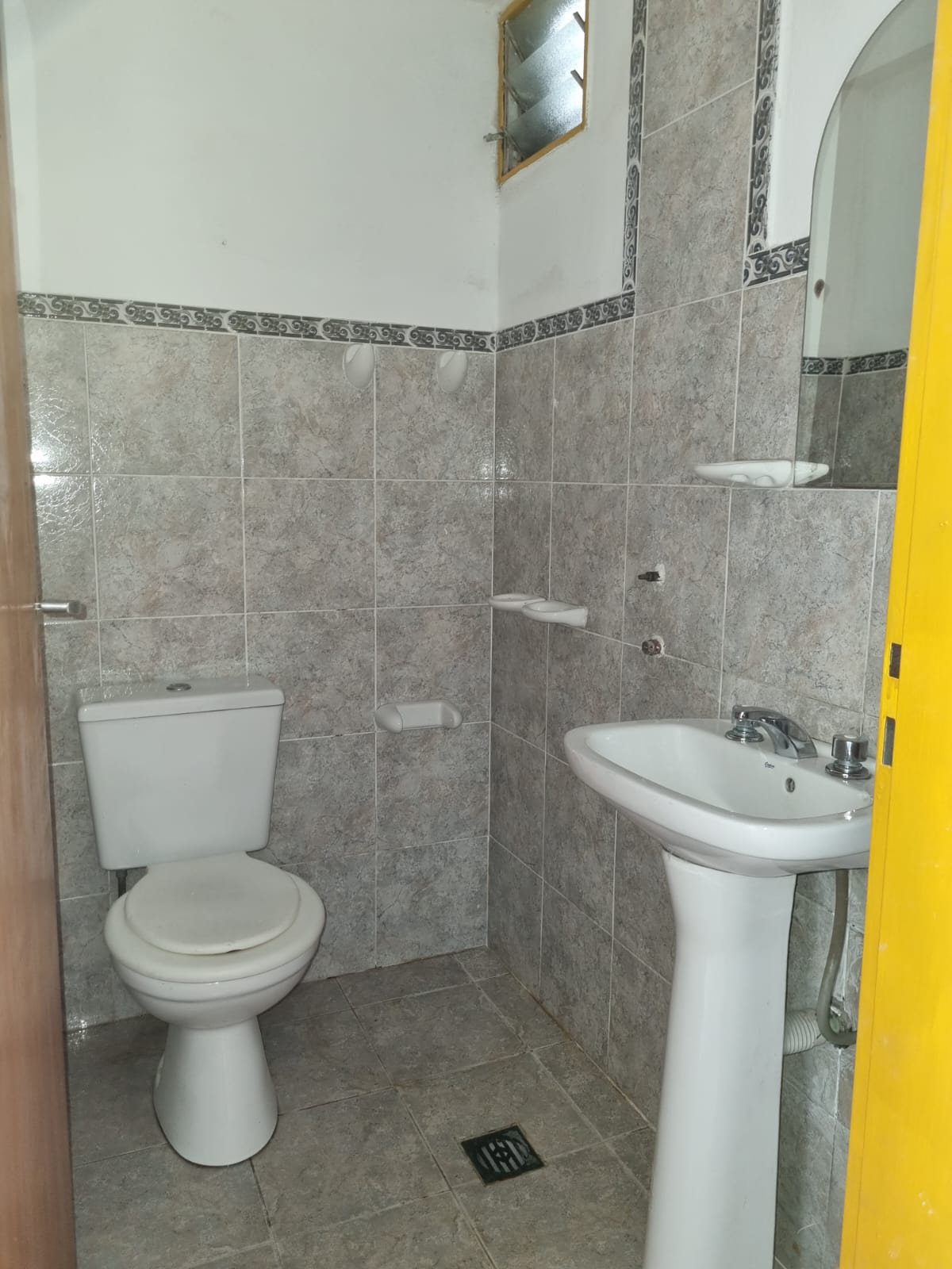 Local Comercial Alquilo en General Bustos - Foto 2