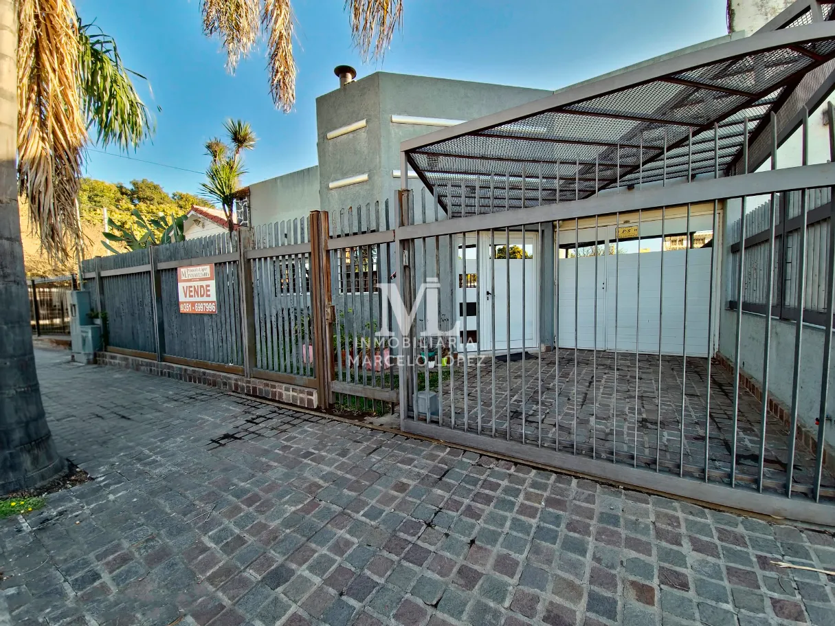Casa en venta en Jorge Newbery - Casa a la venta · 308 m²