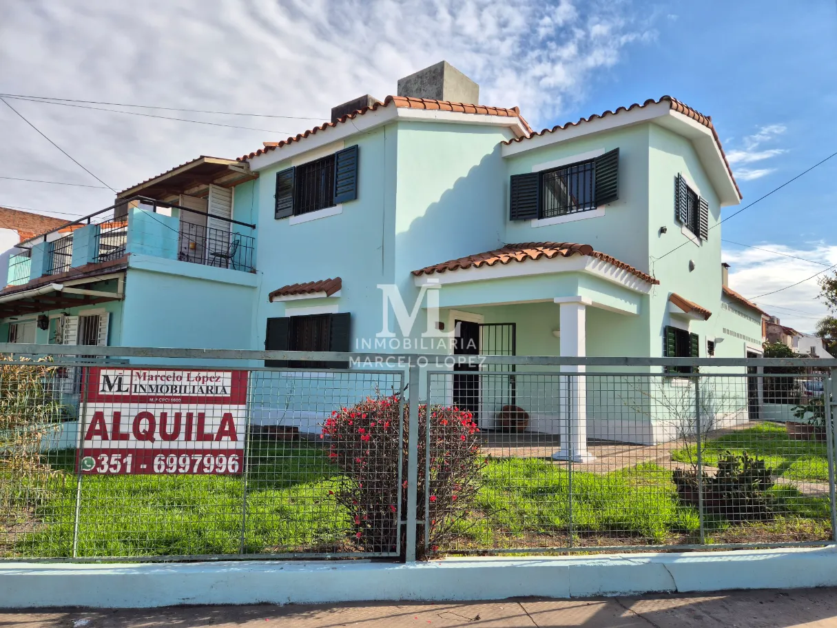 Casa en alquiler en Juan B. Justo - Casa en Alquiler · 300 m²