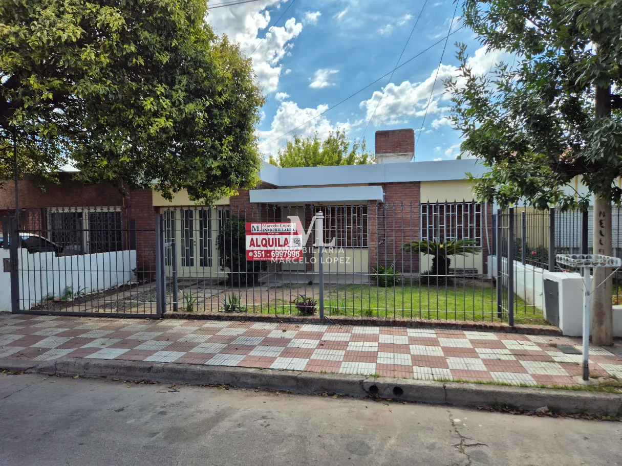 Casa en alquiler en Jorge Newbery - Casa en Alquiler · 300 m²