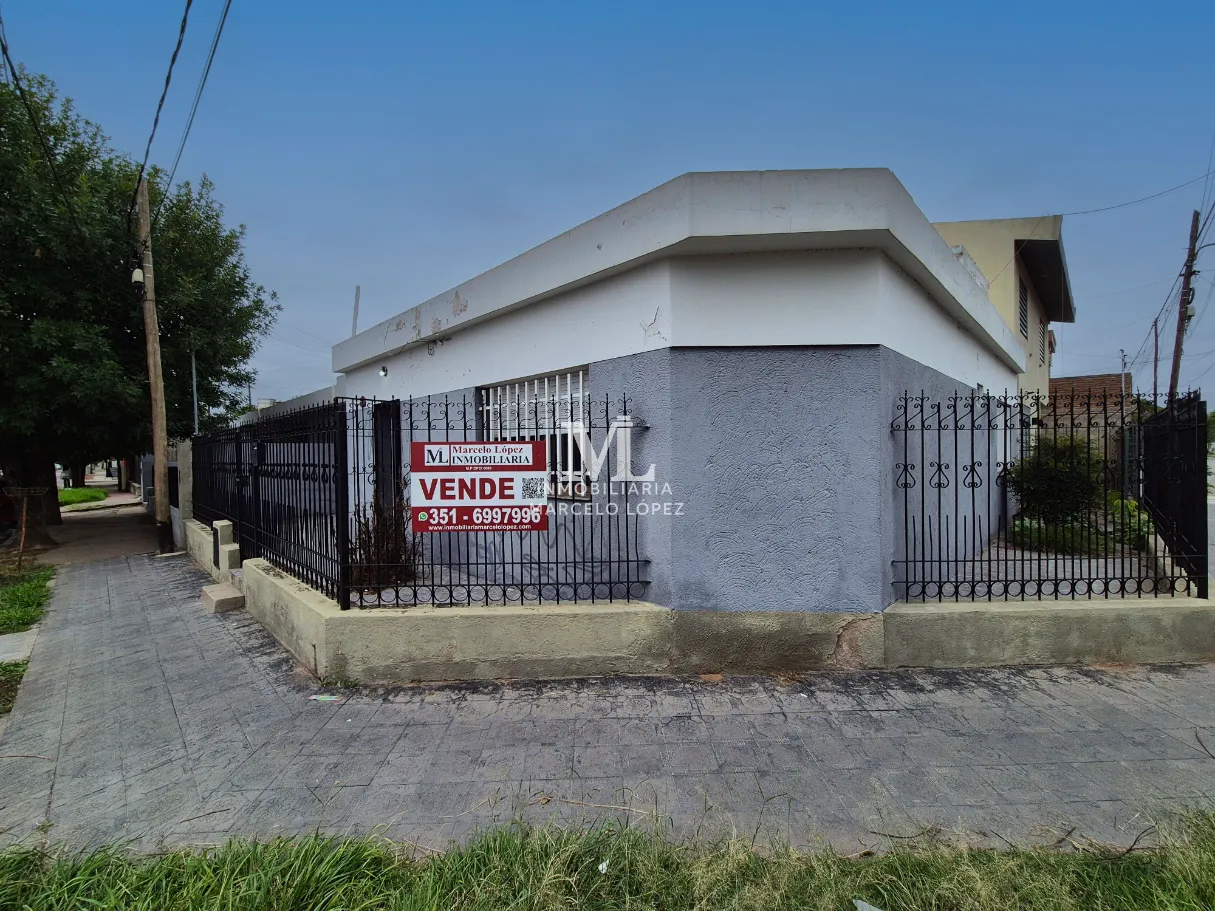 Casa en venta en General Mosconi - Casa en venta · 164 m²