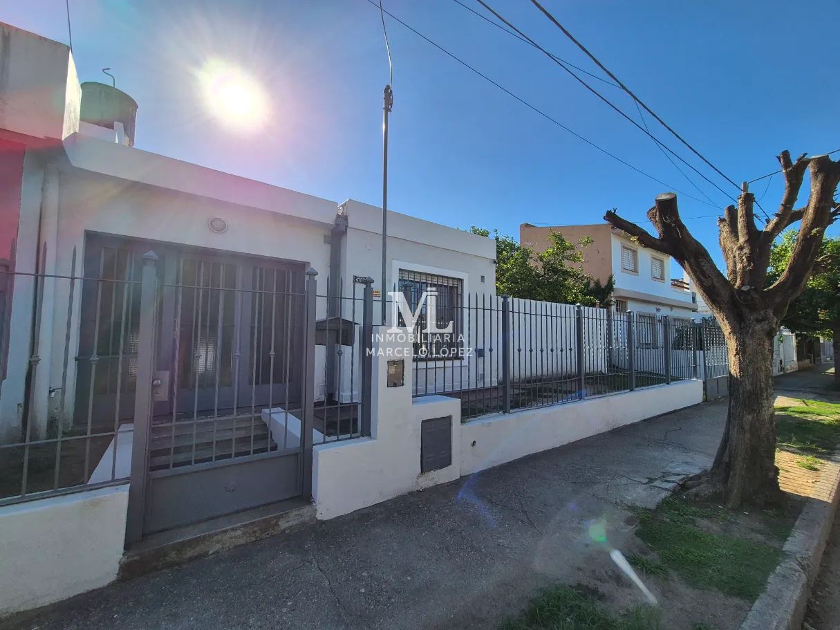 Casa en alquiler en Parque Liceo 1 Sección - Casa en Alquiler · 200 m²