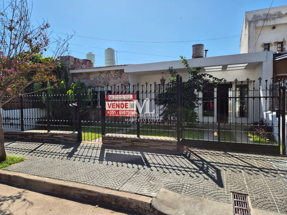 Casa en venta en Jorge Newbery - Casa en Venta · 330 m²