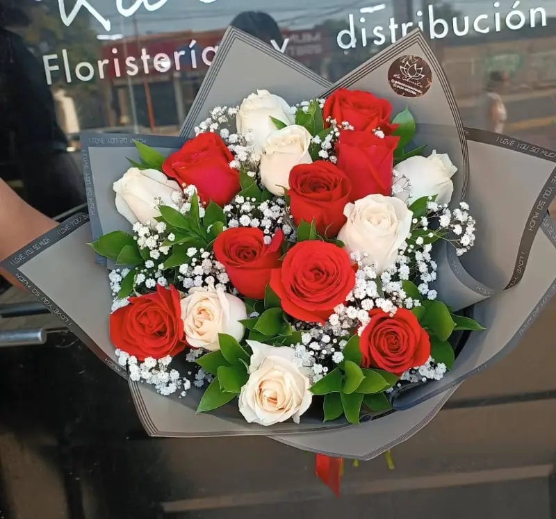 BOUQUET CON RUSGO